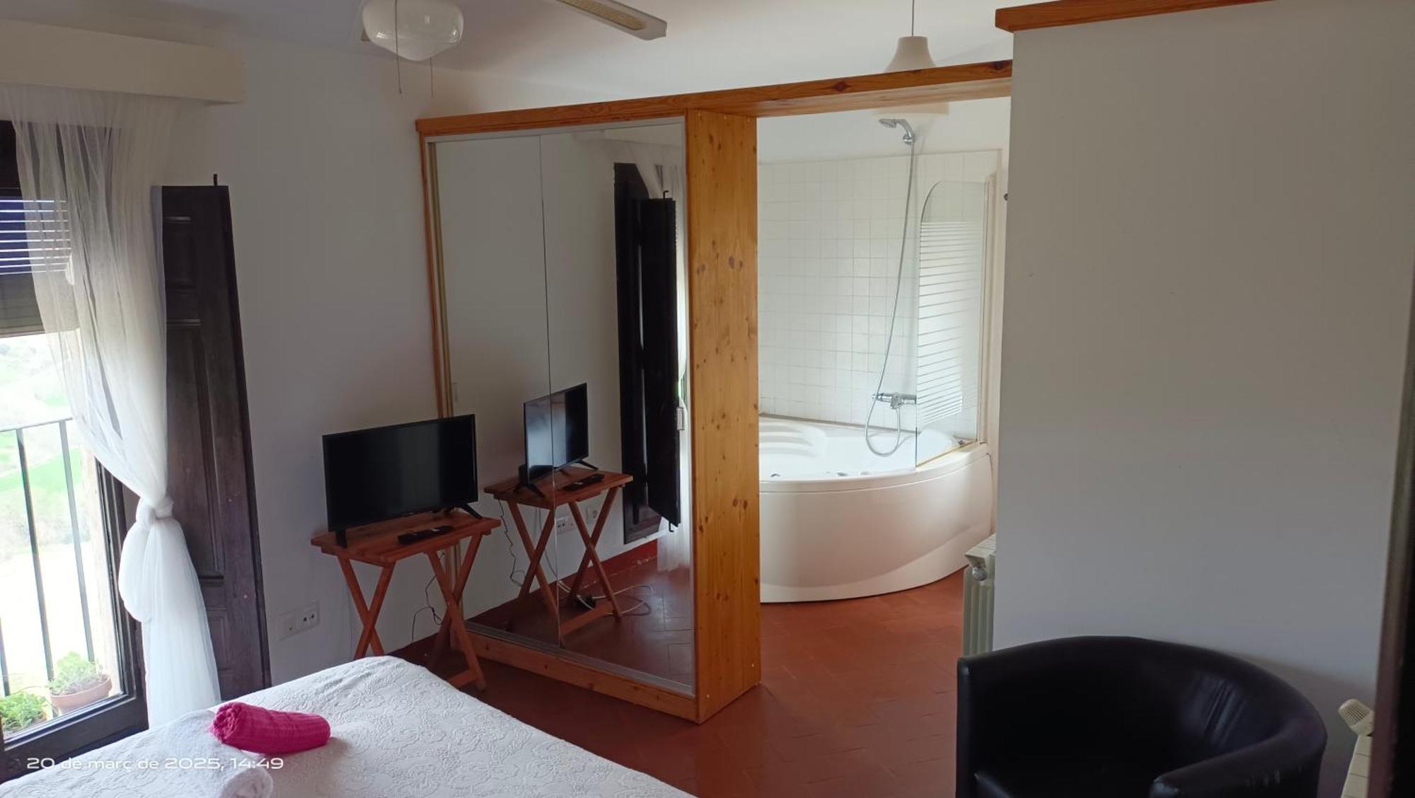 Habitaciones Con Encanto - Cal Alejandro Montsonis ภายนอก รูปภาพ