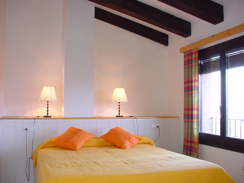 Habitaciones Con Encanto - Cal Alejandro Montsonis ภายนอก รูปภาพ